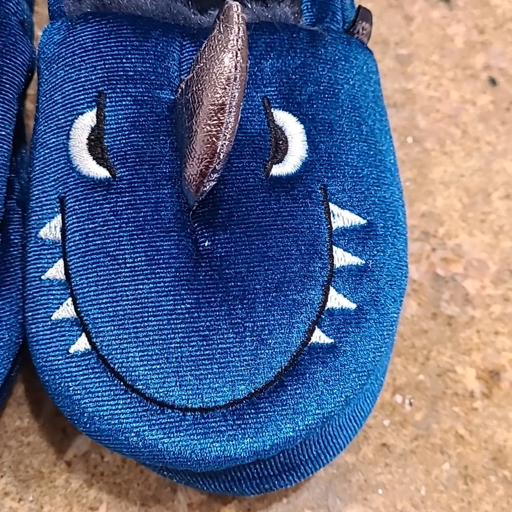 TOTES BLUE SLIPPERS MONSTER SHARK SIZE 11-12 NEW TODDLER BOY
